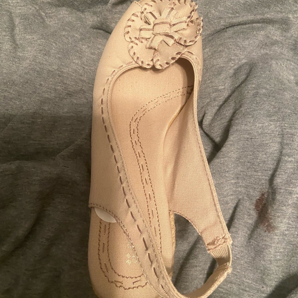 Shoes - Picture 4 of 4